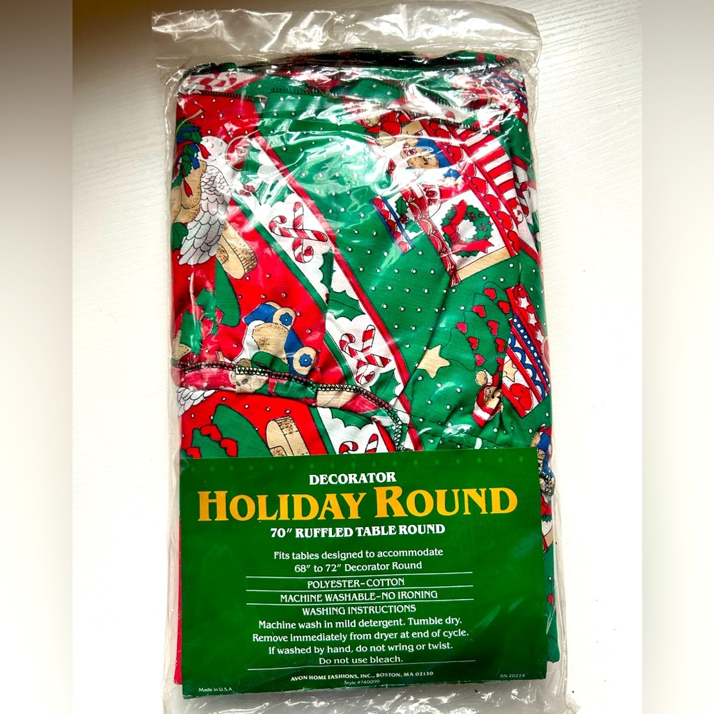 VINTAGE New 70" RUFFLED Round Dining Tablecloth Christmas Holiday Avon Washable